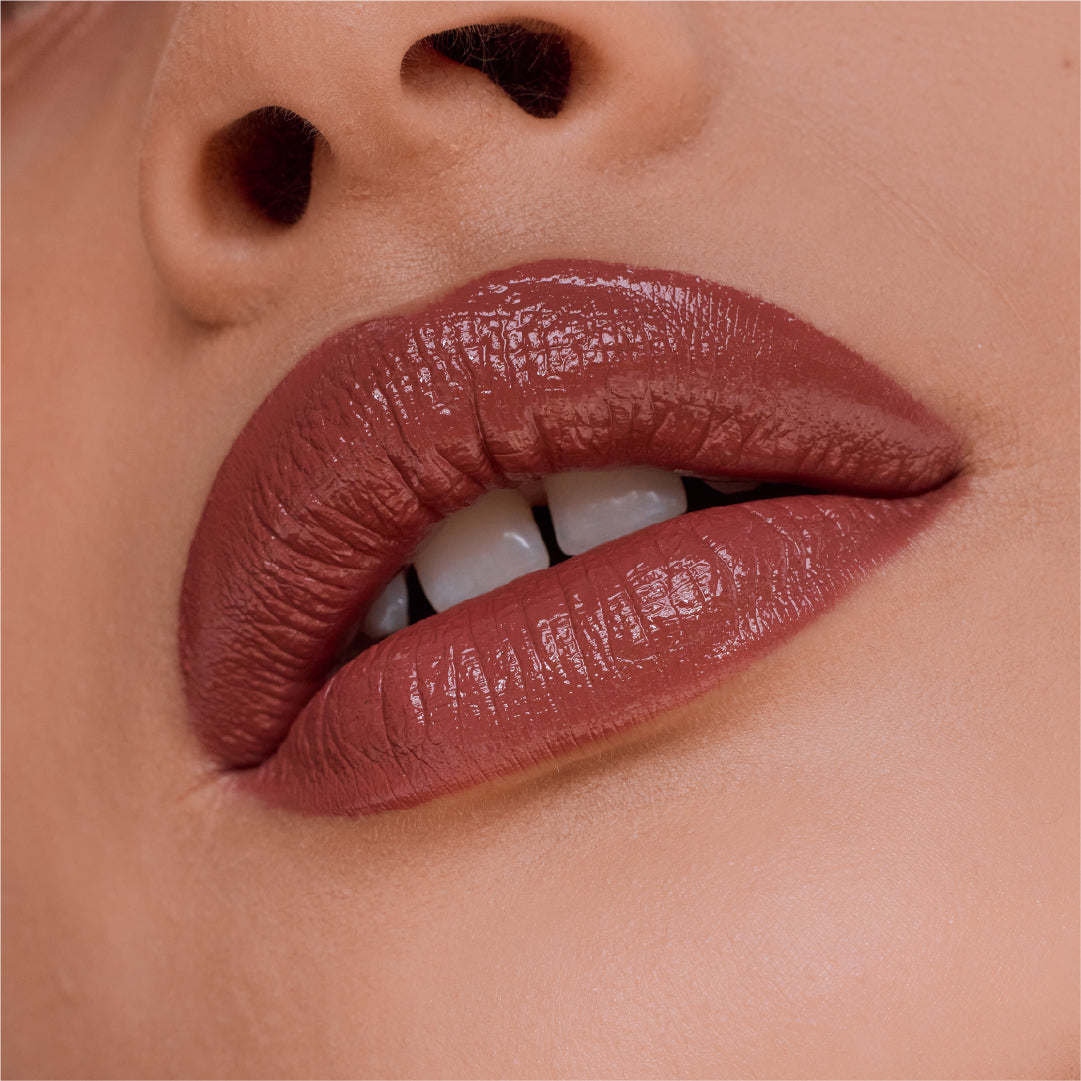 Maybelline Serum Lipstick, Hydrating Lip Makeup with 8HRs of Lip Plumping Moisture with Hyaluronic Acid + Oil Blend