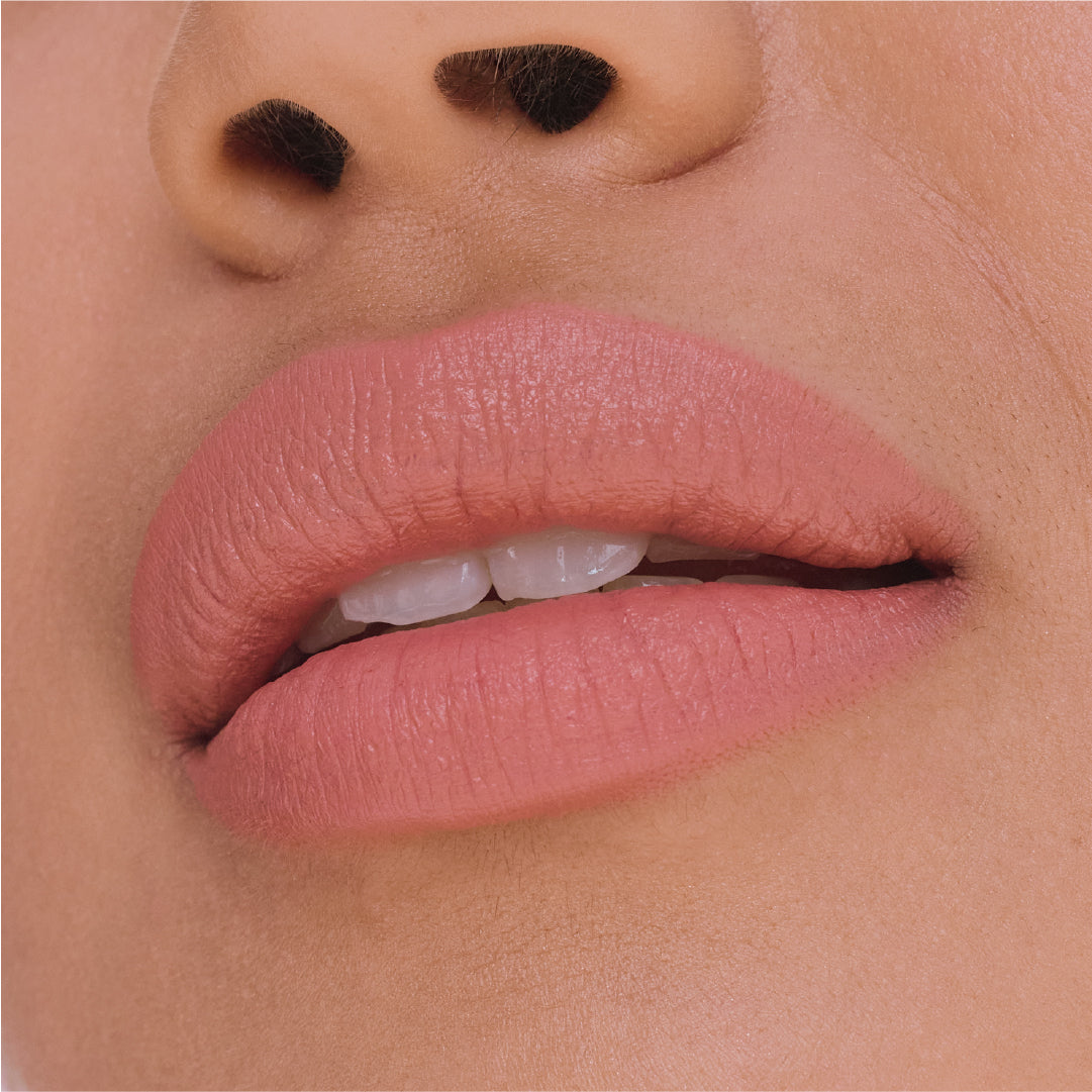 Maybelline Serum Lipstick, Hydrating Lip Makeup with 8HRs of Lip Plumping Moisture with Hyaluronic Acid + Oil Blend
