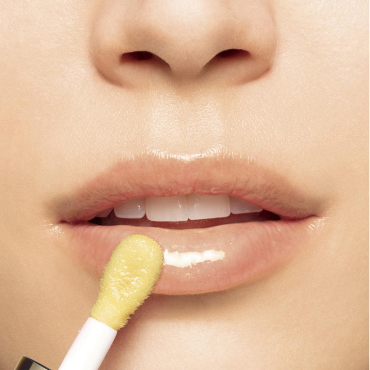 Clarins Lip Comfort Oil - Skin Society {{ shop.address.country }}